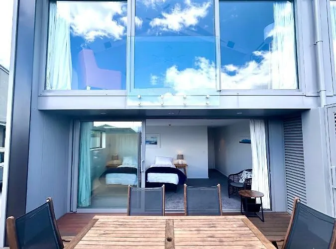 Aspiring View - Modern & Stylish 3-brm, 3-bth - 2 Min Walk To & Town * Wanaka