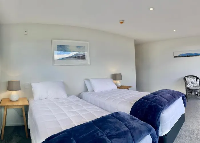 Aspiring View - Modern & Stylish 3-brm, 3-bth - 2 Min Walk To & Town Wanaka