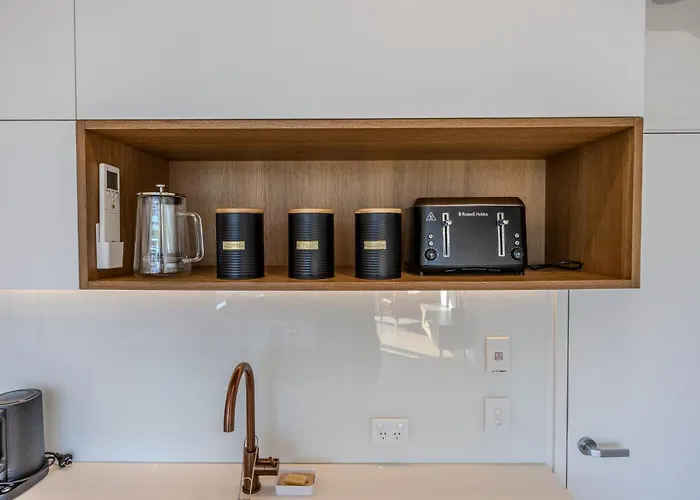 Aspiring View - Modern & Stylish 3-brm, 3-bth - 2 Min Walk To & Town Wanaka