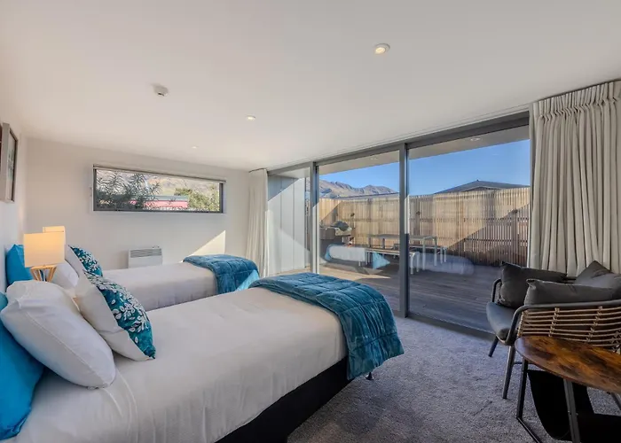 Aspiring View - Modern & Stylish 3-brm, 3-bth - 2 Min Walk To & Town * Wanaka