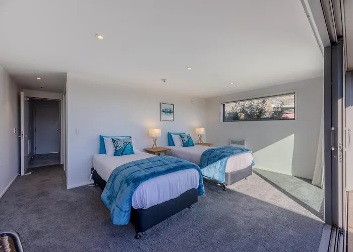 Aspiring View - Modern & Stylish 3-brm, 3-bth - 2 Min Walk To & Town Appartement *