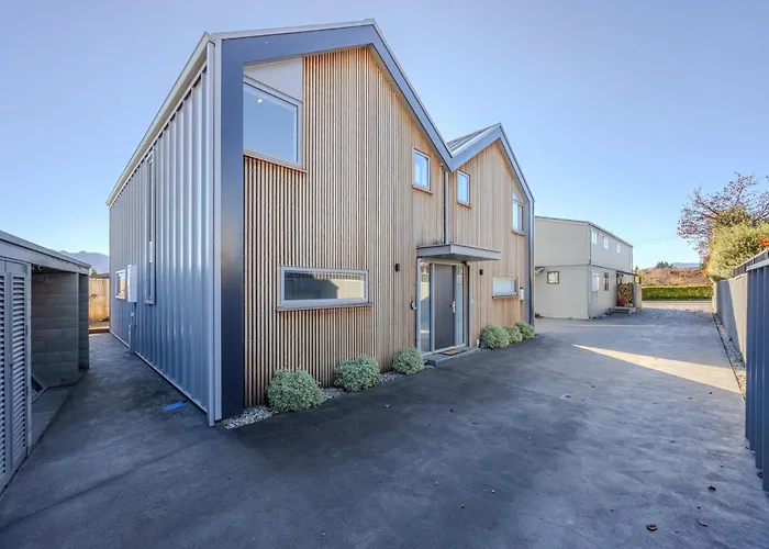 Aspiring View - Modern & Stylish 3-brm, 3-bth - 2 Min Walk To & Town Appartement *