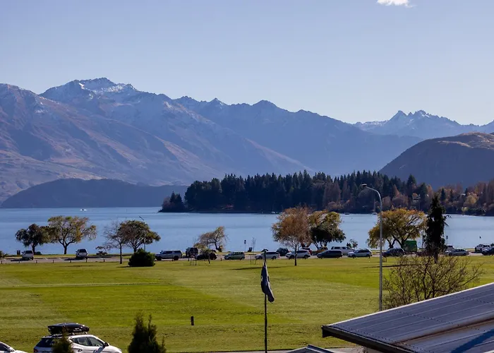 Aspiring View - Modern & Stylish 3-brm, 3-bth - 2 Min Walk To & Town Appartement